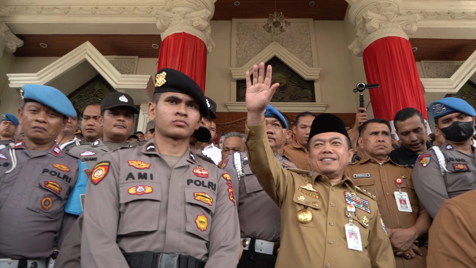 Gubernur Al Haris Sesalkan Demo Anarkis dan Minta Penegak Hukum Temukan Dalang Kerusuhan