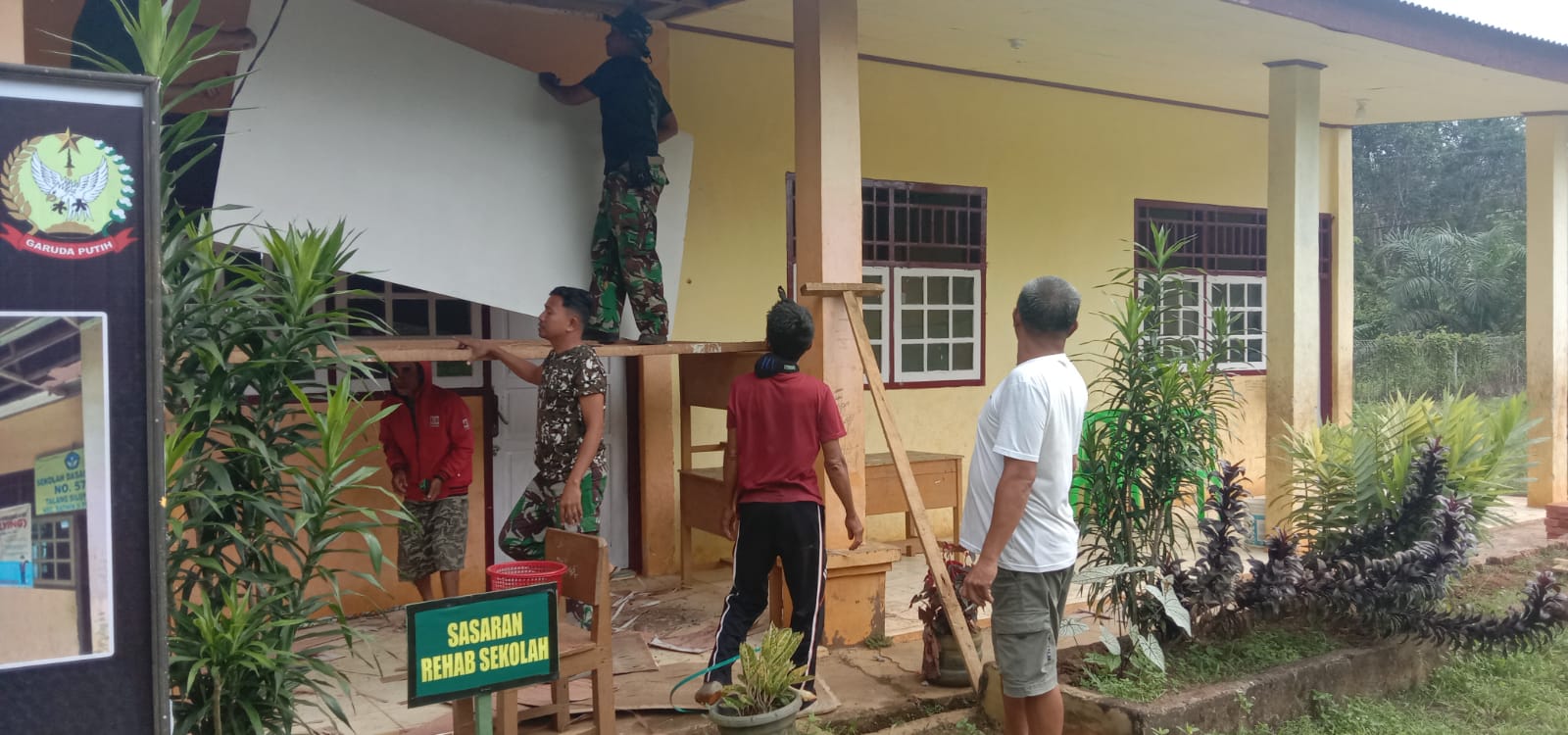 Kapten Inf Wakhid Nurohim Tak Lelah Komandoi Rehab SDN 57/II