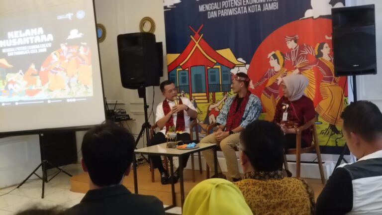  Menparekraf dan Gubernur Al Haris Memimpin Diskusi dengan Asosiasi Pelaku Ekonomi Kreatif Jambi