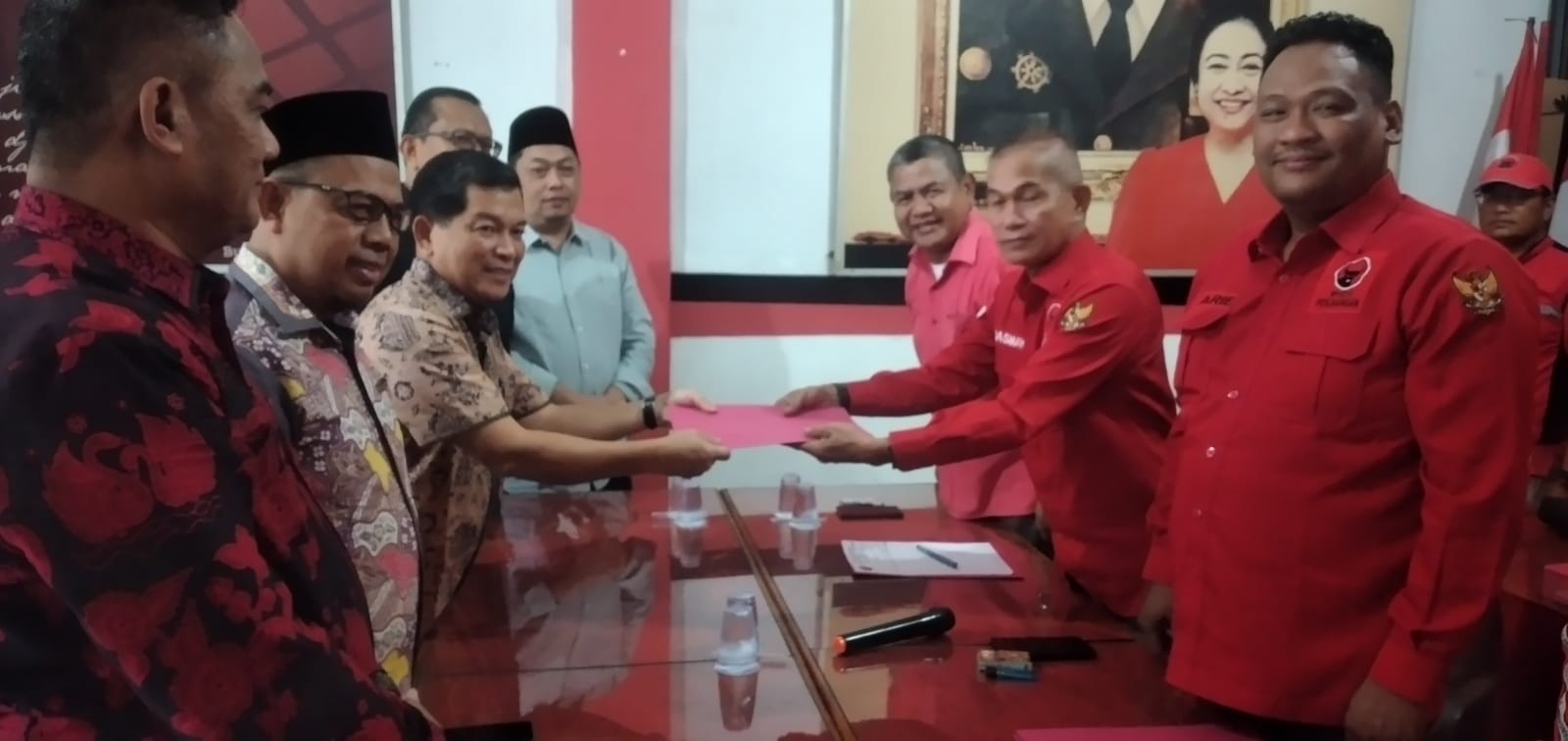 Pendaftar Pertama, Maulana Ambil Formulir Cawako di DPC PDIP Kota Jambi