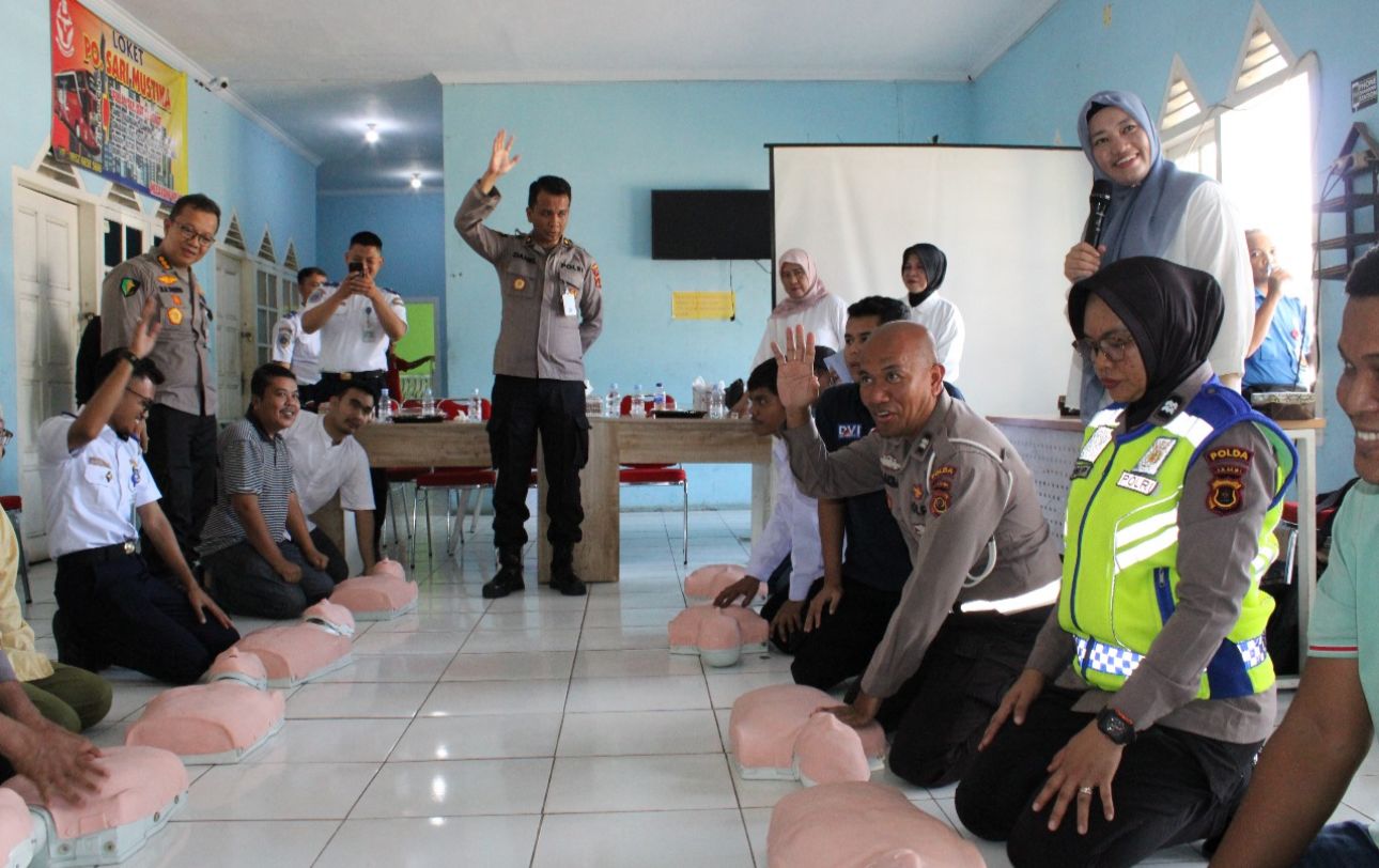 Berikan Pelatihan Bantuan Hidup Dasar ke Sopir dan Kernet, Ditlantas Polda Jambi Gandeng Rumkit Bhayangkara