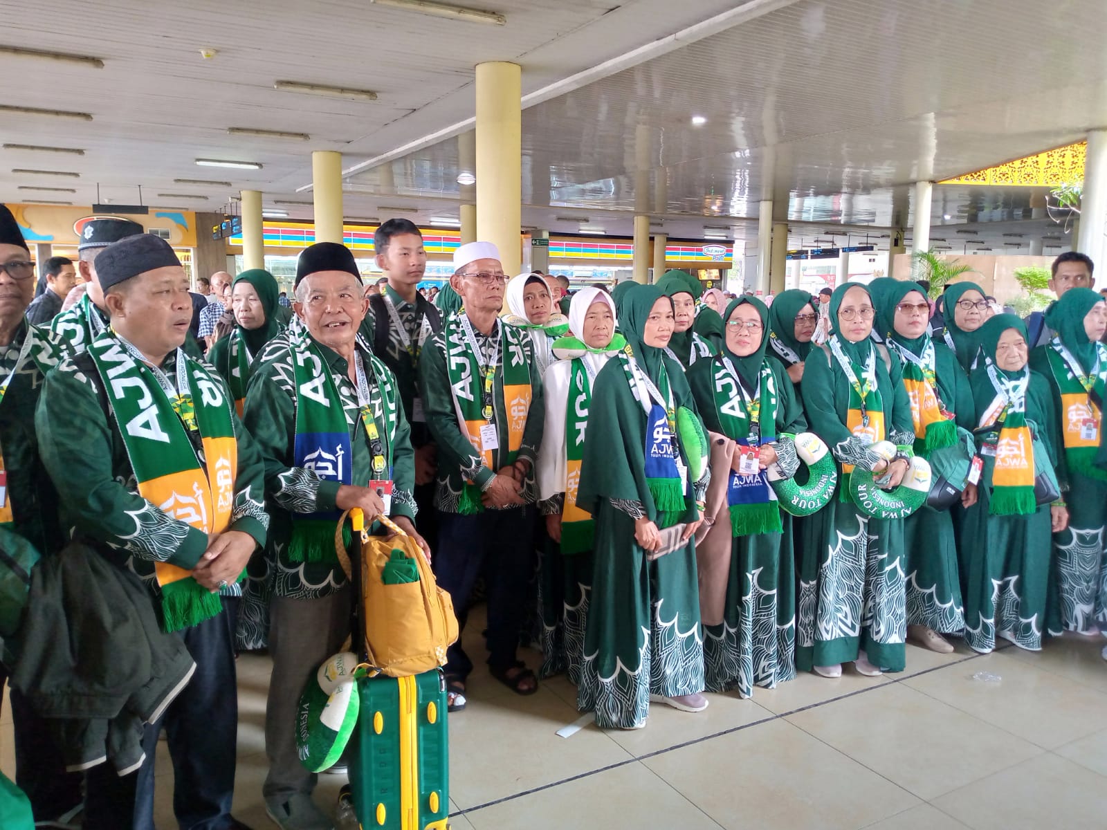 Ketua PWI Provinsi Jambi, H.R. Ridwan Agus DPT, Bertolak ke Tanah Suci Bersama Keluarga untuk Ibadah Umrah