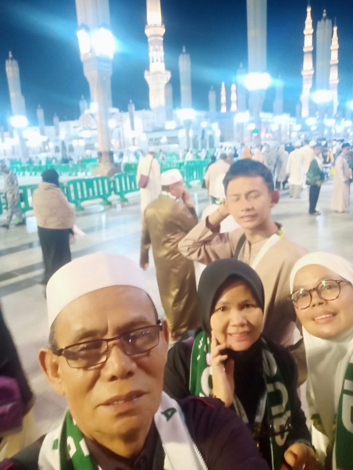 Ketua PWI Jambi H.R. Ridwan Agus Dpt Tiba di Masjid Nabawi untuk Salat Subuh Bersama Keluarga