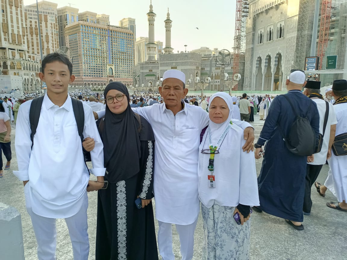 H. Raden Ridwan Agus Laporkan Suasana Ibadah dari Masjidil Haram via Telepon