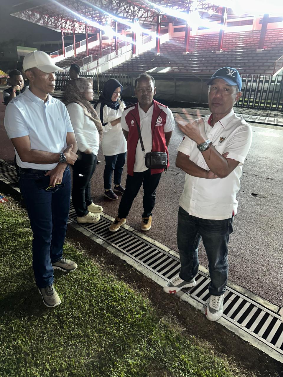 Sekjen PSSI Yunus Nusi Sambangi Stadion Trilomba Juang KONI Jambi, Beri Pencerahan soal Pembenahan Lapangan