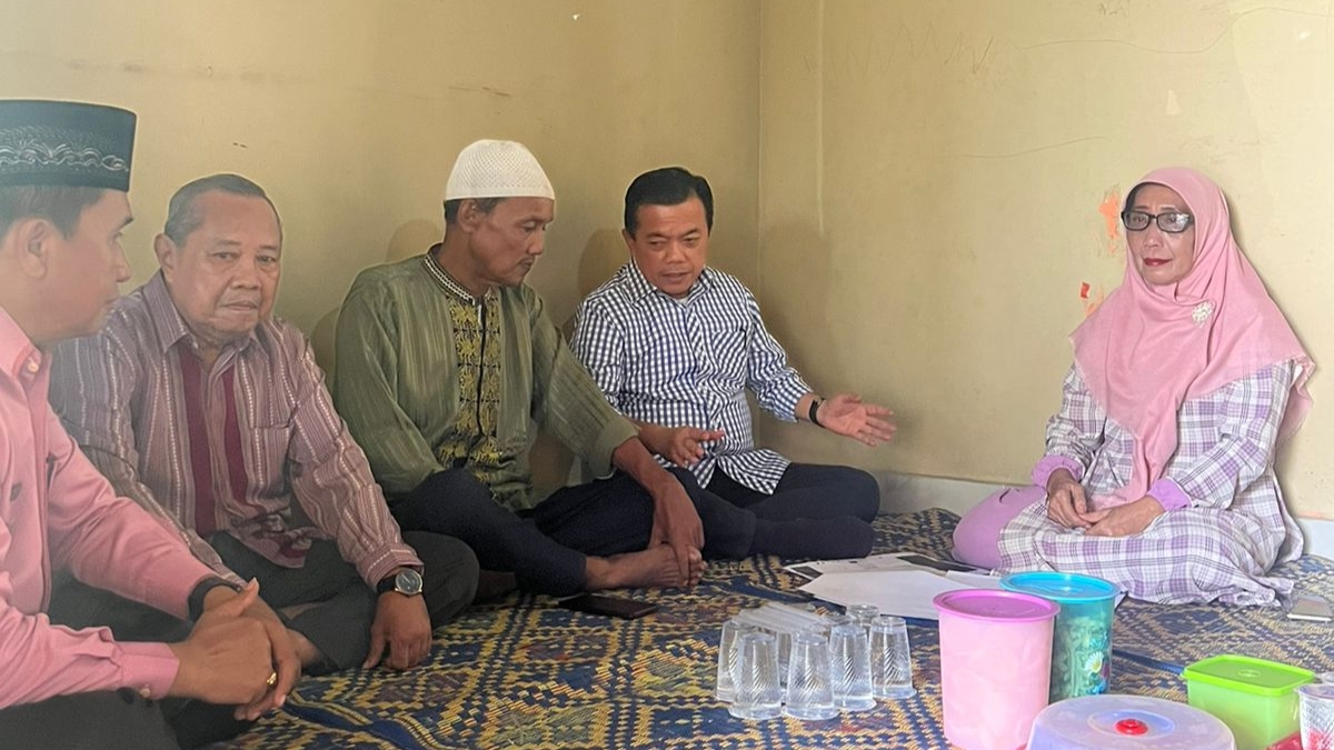 Gubernur Jambi Al Haris Kunjungi Pensiunan Guru TK Asniati: Saya Pastikan Masalah Ini Selesai