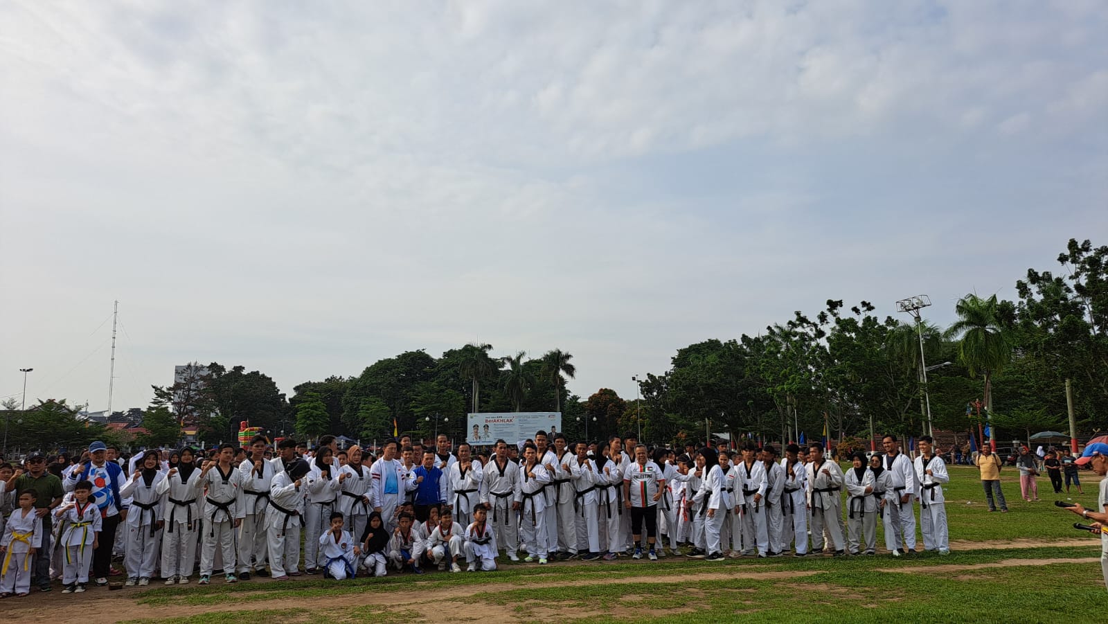 Gubernur Al Haris Bangga dengan Perkembangan Taekwondo di Jambi