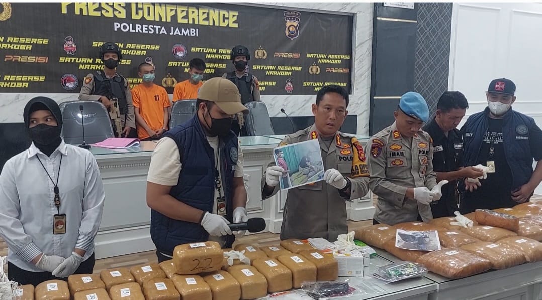 Polresta Jambi Amankan Satu Pelaku Bandar beserta 348.11 Gram Sabu dan Sepucuk Senjata Api