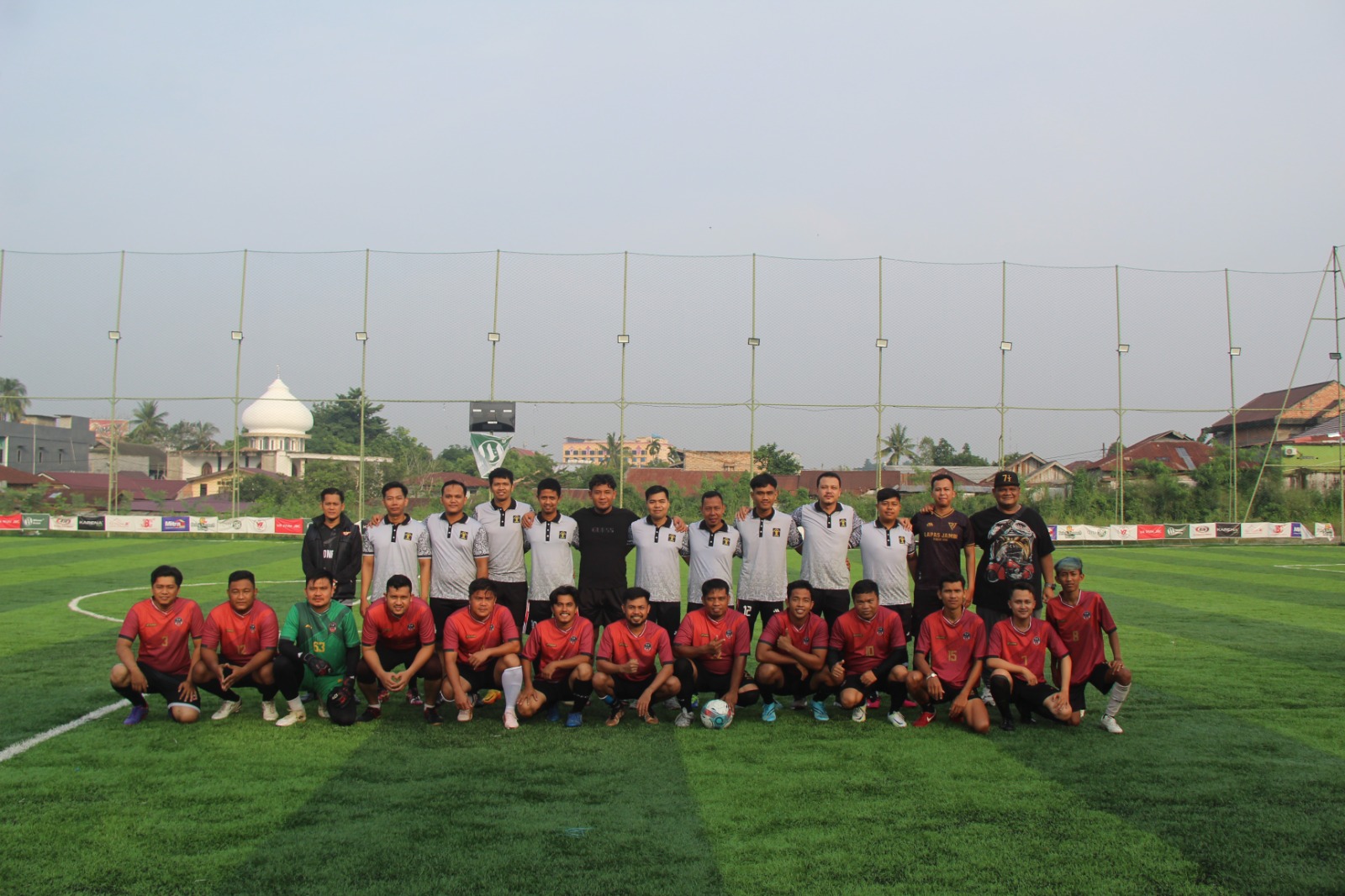 Laga Persahabatan Mini Soccer Bersama, Disaksikan Langsung Ketua PWI Kota Jambi dan Kalapas Jambi