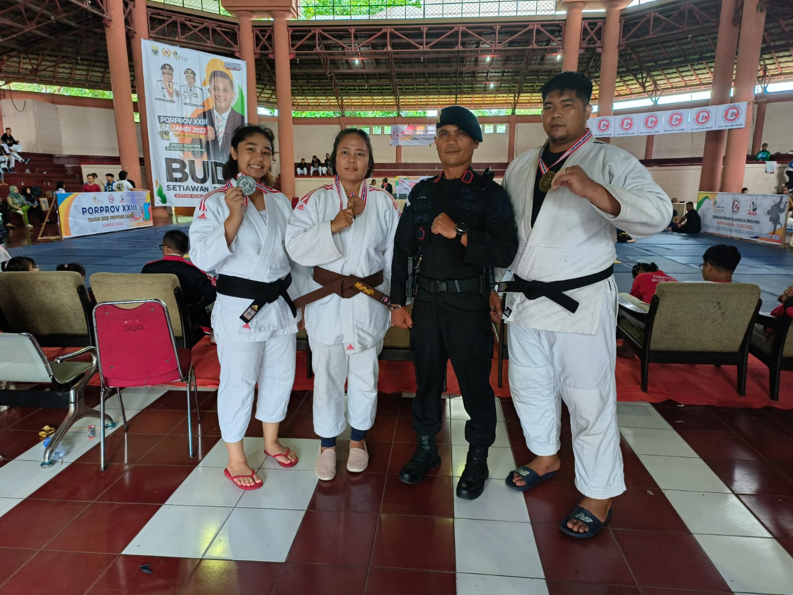 Borong 3 Medali, Tiga Personel Satbrimob Polda Jambi Berjaya di Cabor Judo 