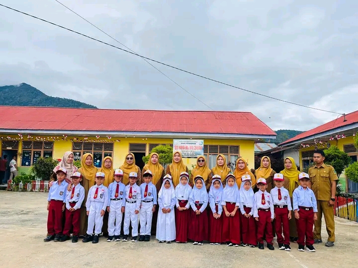  Hari Pertama Sekolah Penuh Cinta di SDN 24 Koto Tuo Pulau Tengah: Ayah Teladan Ramaikan MPLS 2025