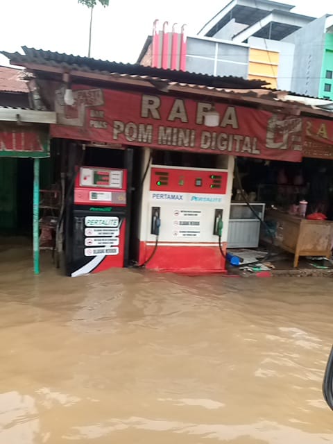 Jerembah Bolong Lingkar Selatan Kembali Banjir, Akses Jalan Lumpuh Total