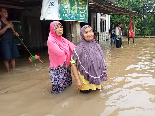 Banjir Rendam Lingkar Selatan, Warga Menjerit: \"Dapur Kami Terendam, Kami Tak Bisa Masak!\"
