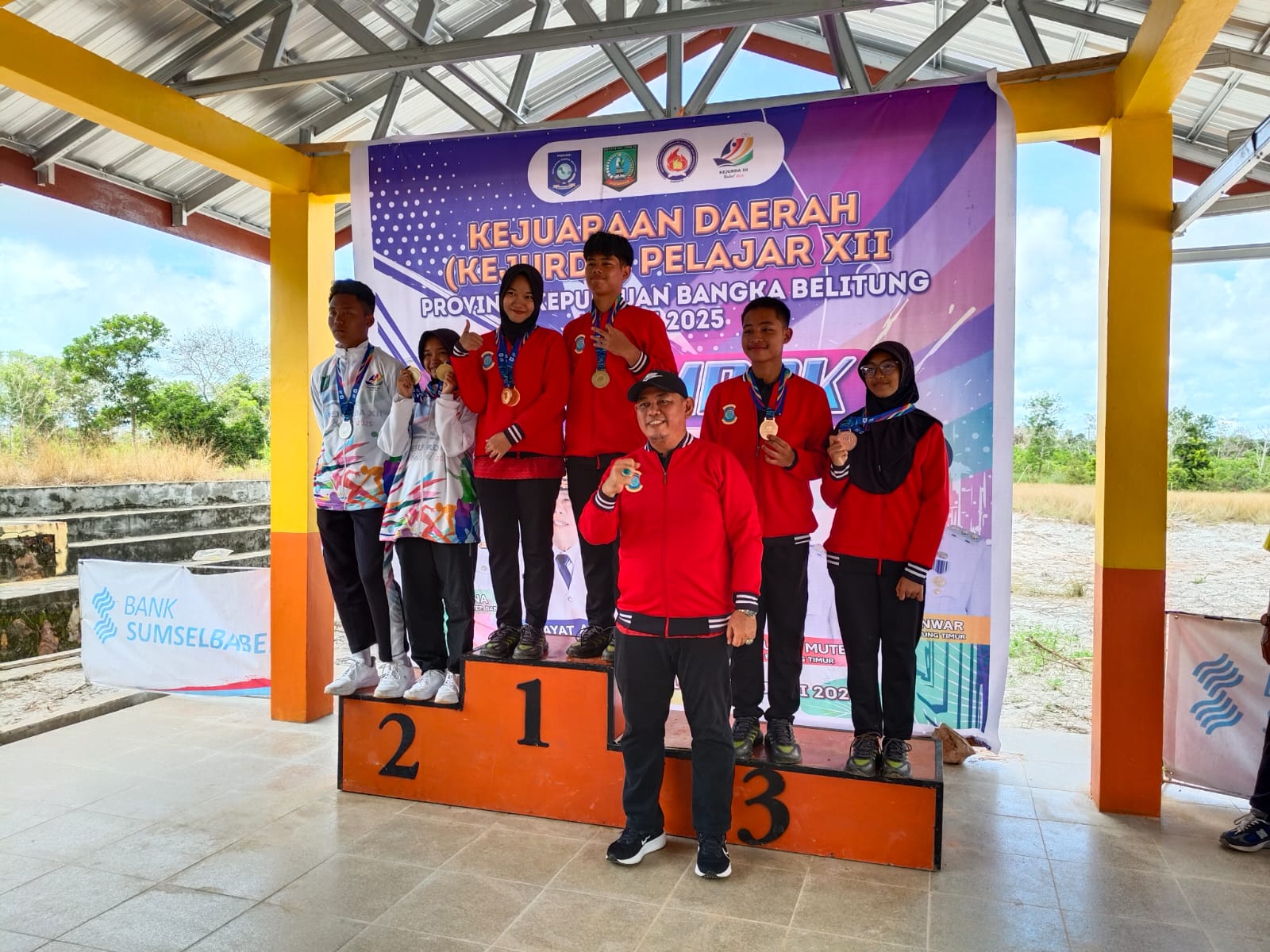 Afhika “Keke”, Siswi SMPN 1 Pangkal Pinang Raih Medali di Kejurda Menembak — Termuda, Tangguh, dan Membanggakan