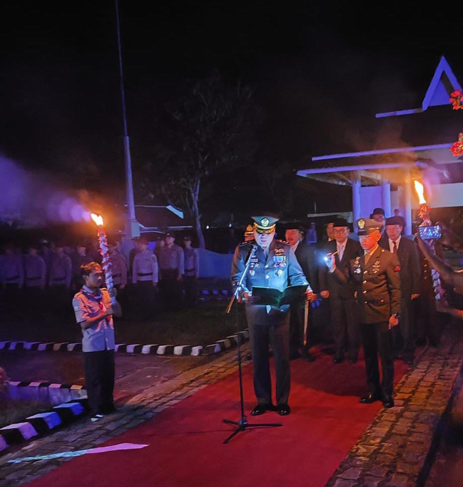 Dandim 0417/Kerinci Letkol Inf. Eko Budiarto Pimpin Upacara Renungan Suci di Taman Makam Pahlawan