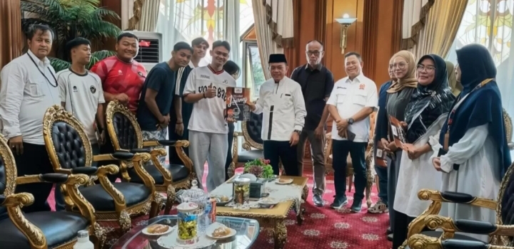 Gubernur Jambi Tepati Janji dengan Hadiah Umroh untuk Atlet Peraih Medali Emas PON XXI/2024