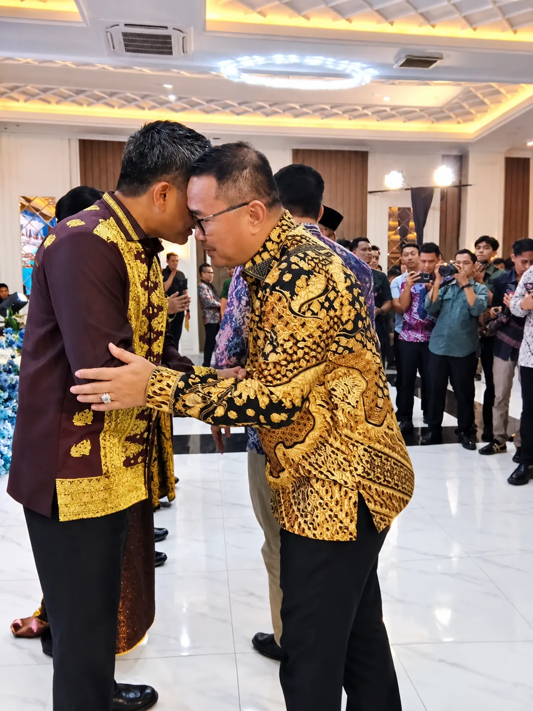 Wali Kota Alfin Akrab dengan Krisno H. Siregar di Malam Kenal Pamit Kapolda Jambi